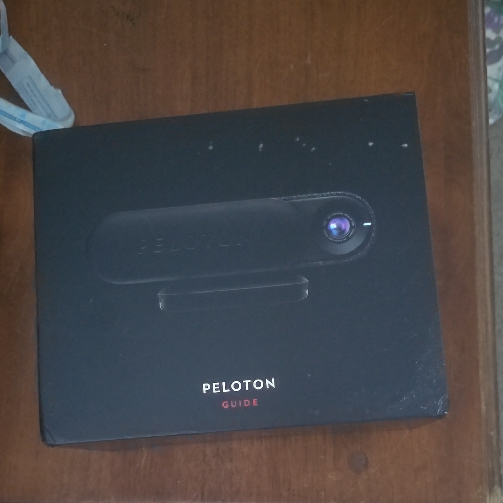 Peloton Guide in Black